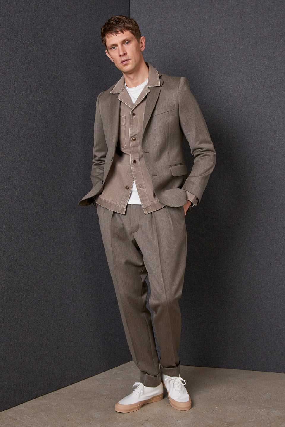 Look - 32