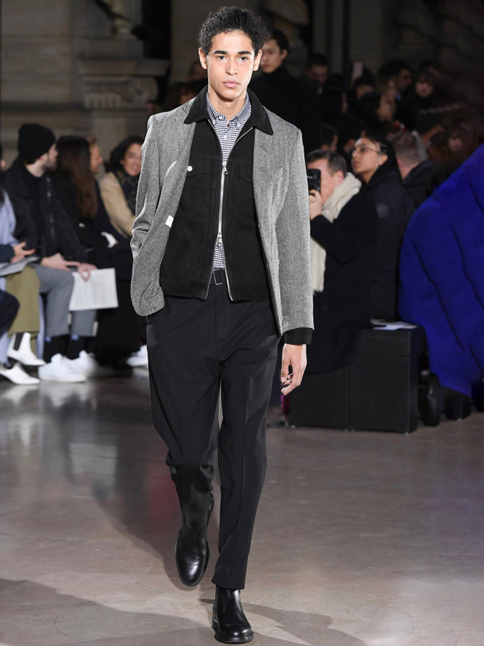 Look - 44