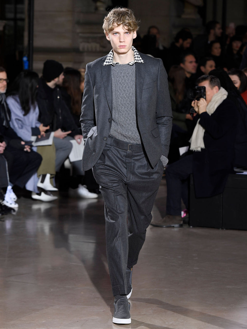 Look - 12