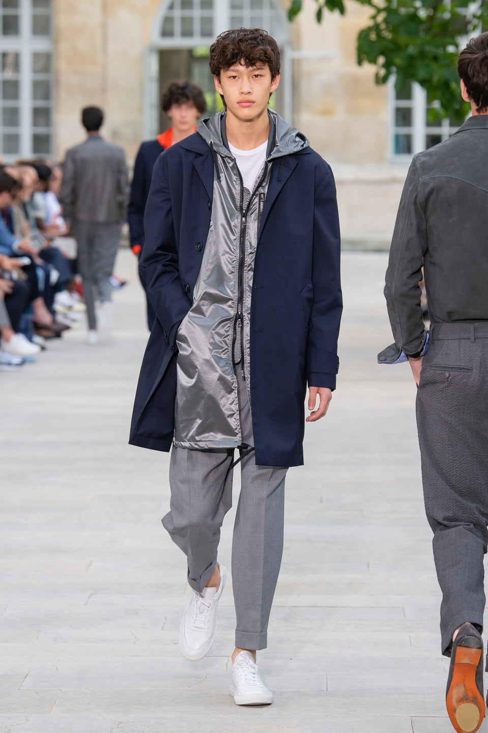 Look - 10