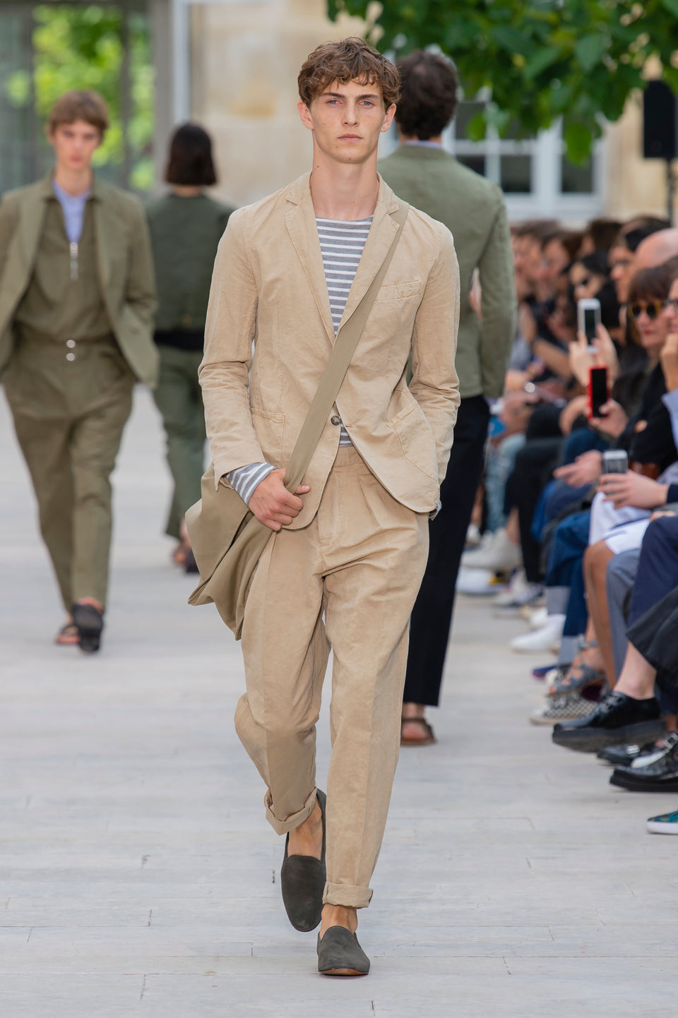 Look - 44