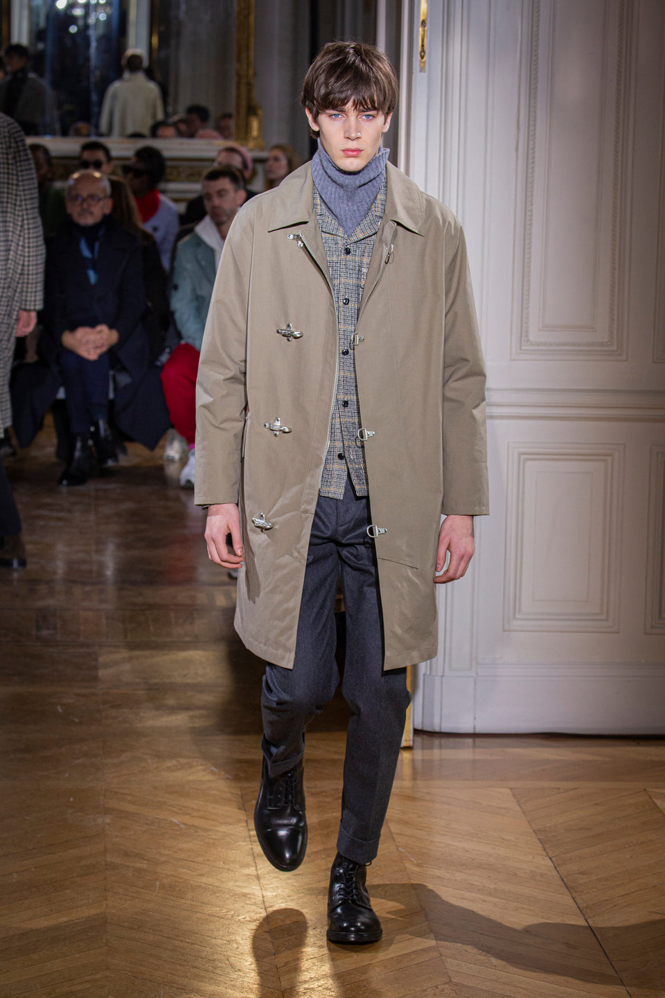 Look - 32
