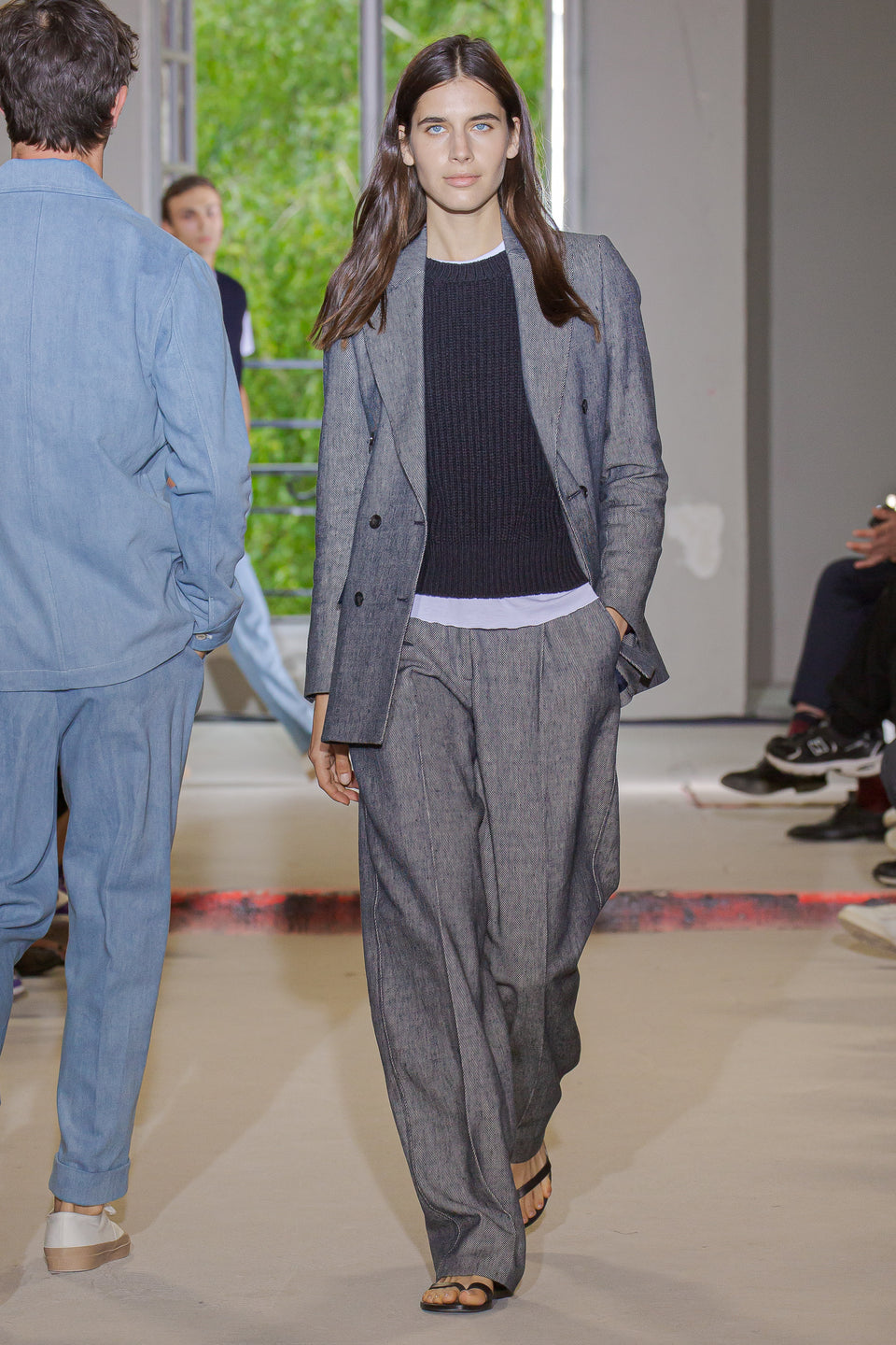 Look - 12