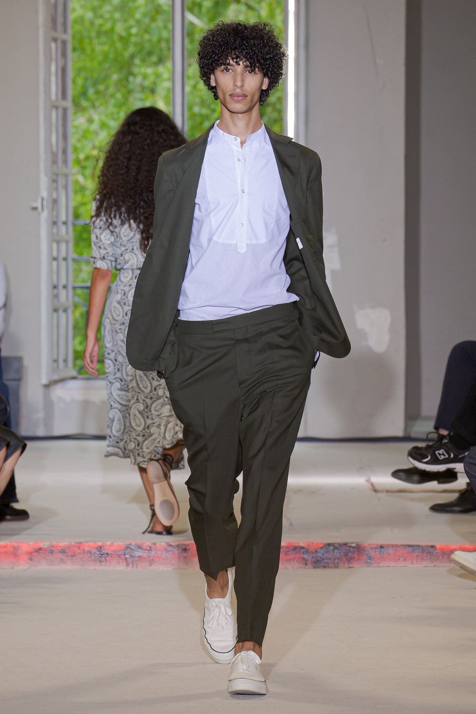 Look - 32