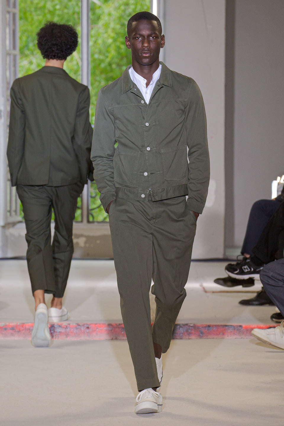 Look - 33