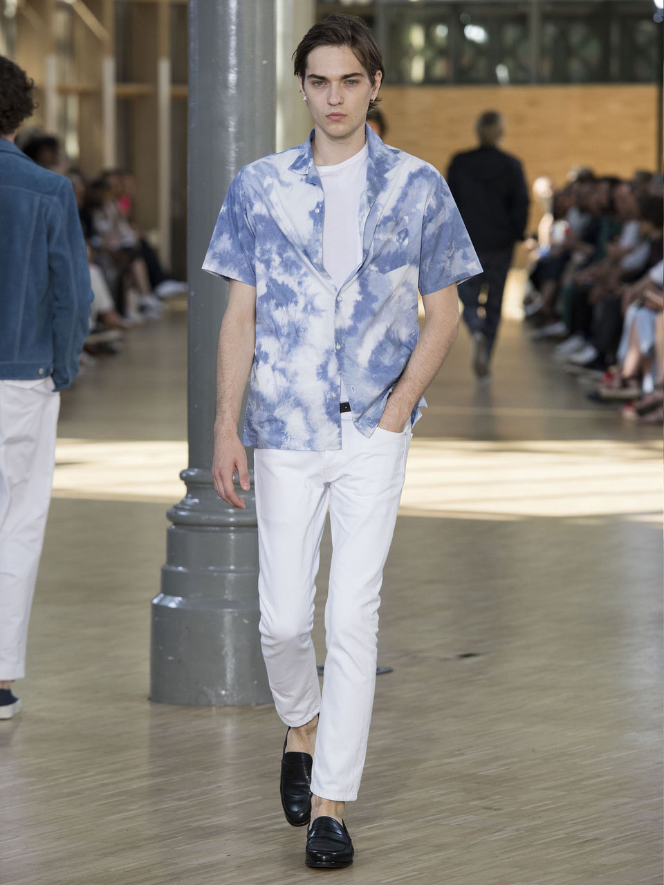 Look - 10