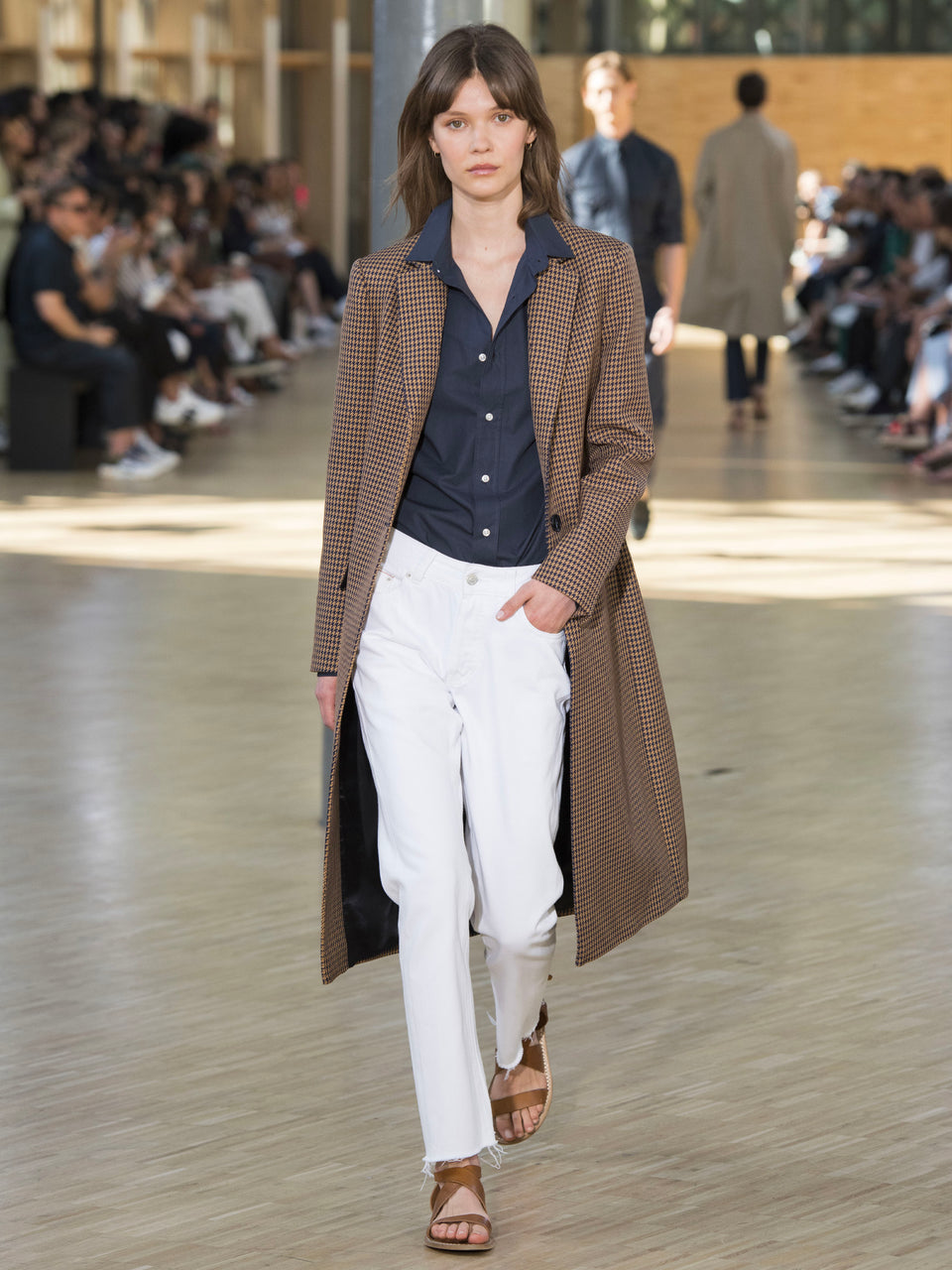 Look - 16