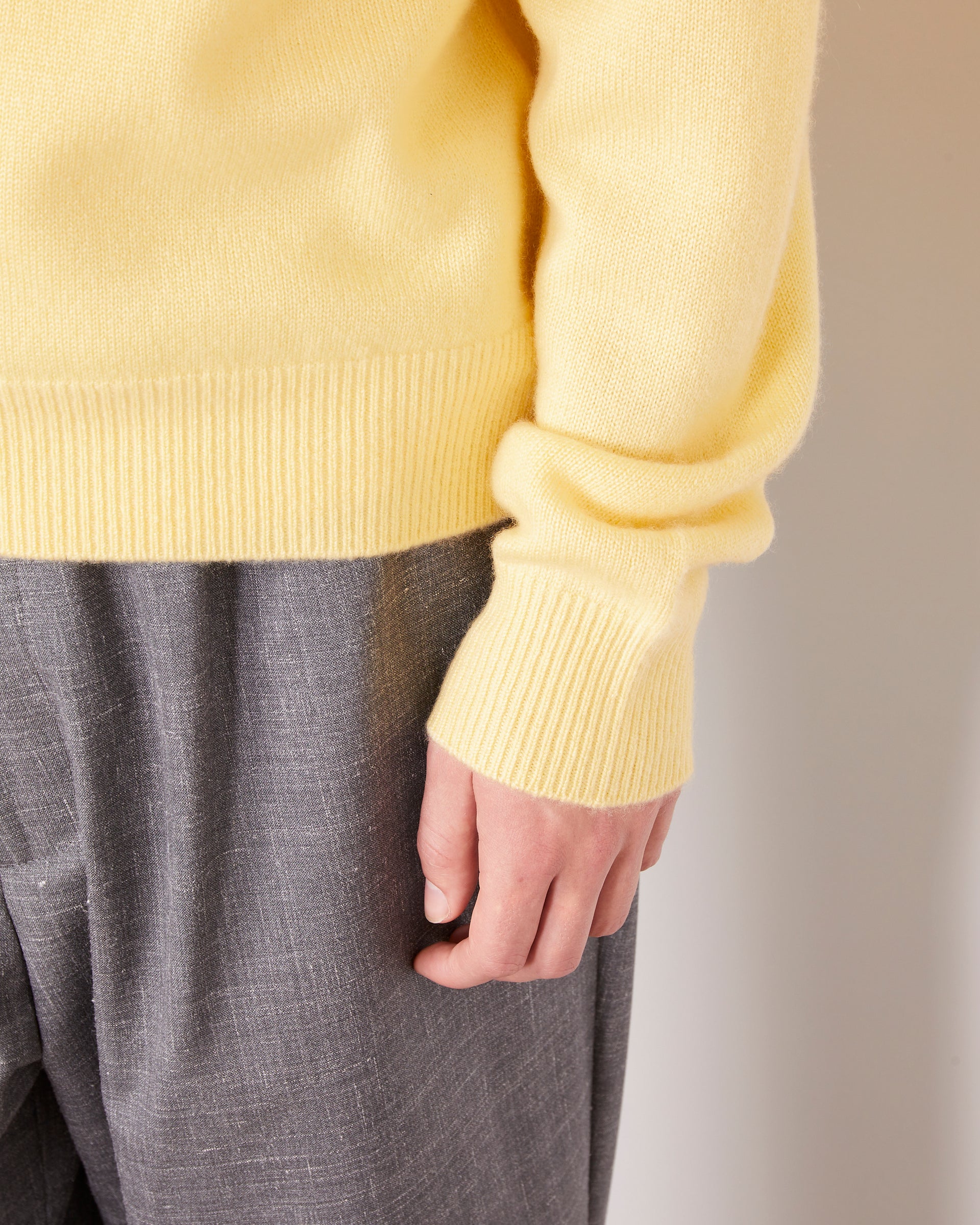 Manu vneck soft cashmere 4 - Image 4